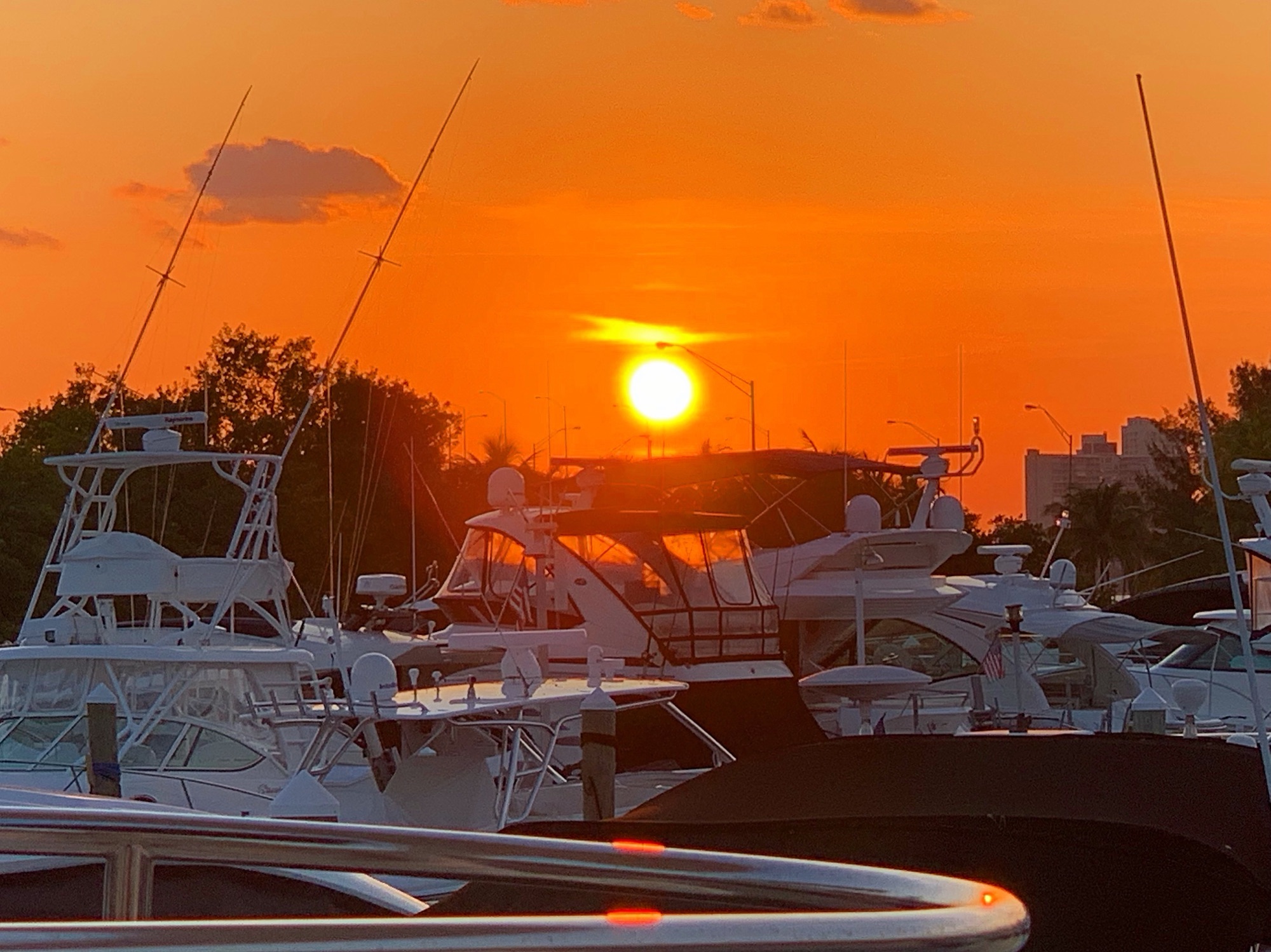 Vista de Miami durante um passeio de barco ao entardecer