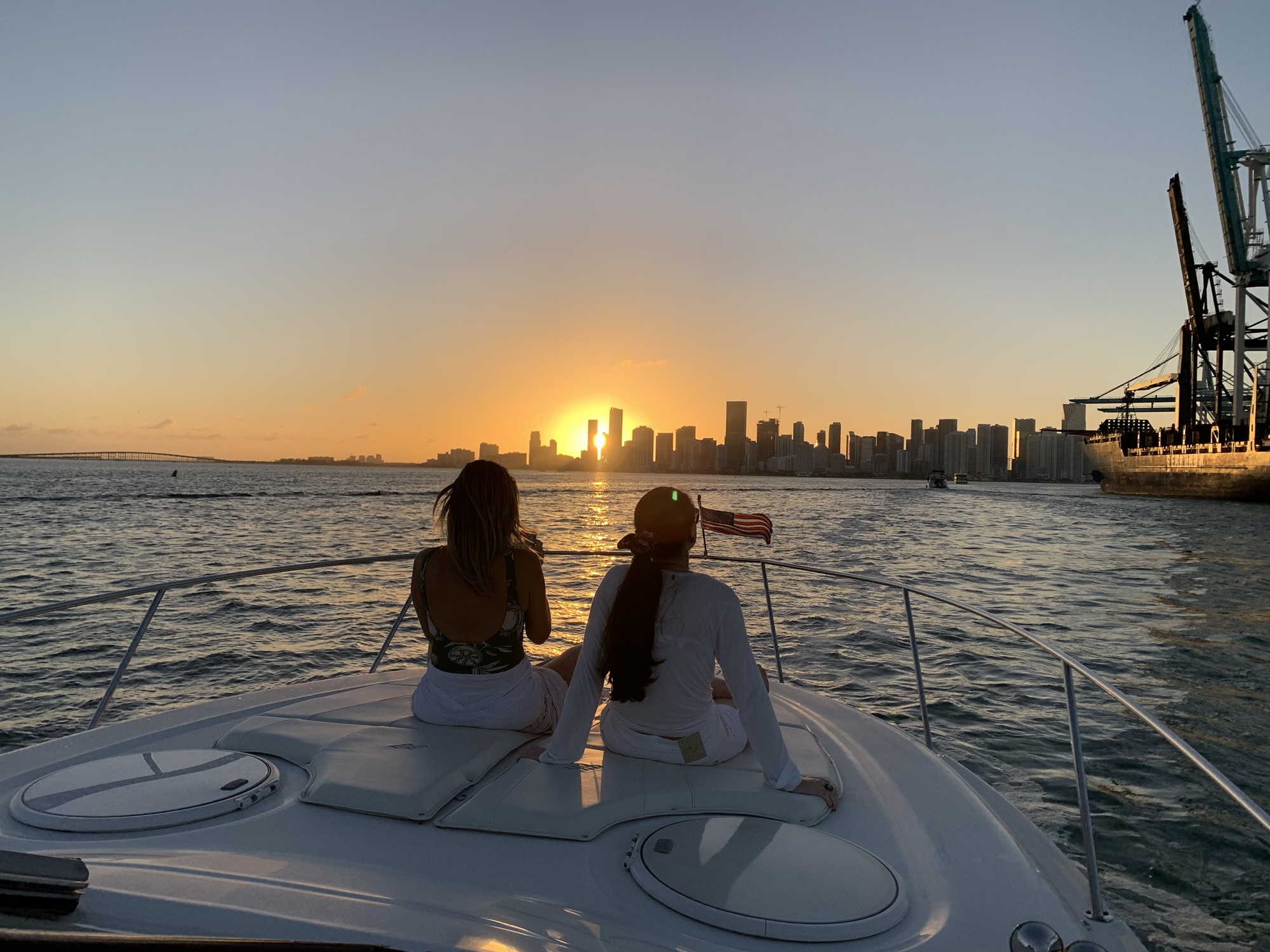 Barco em Miami para um passeio no fim da tarde