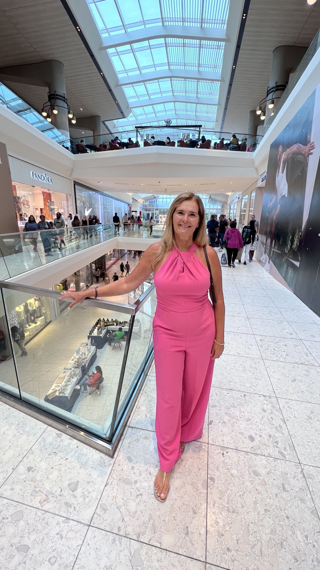 Corredores e lojas do Aventura Mall