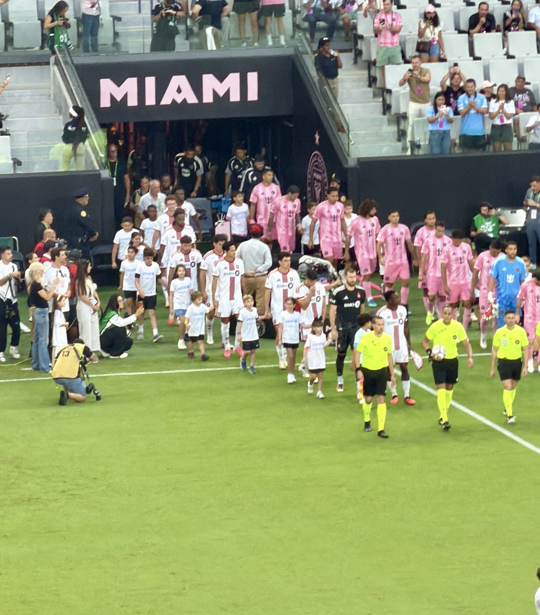 Jogadores do Inter Miami entrando em campo